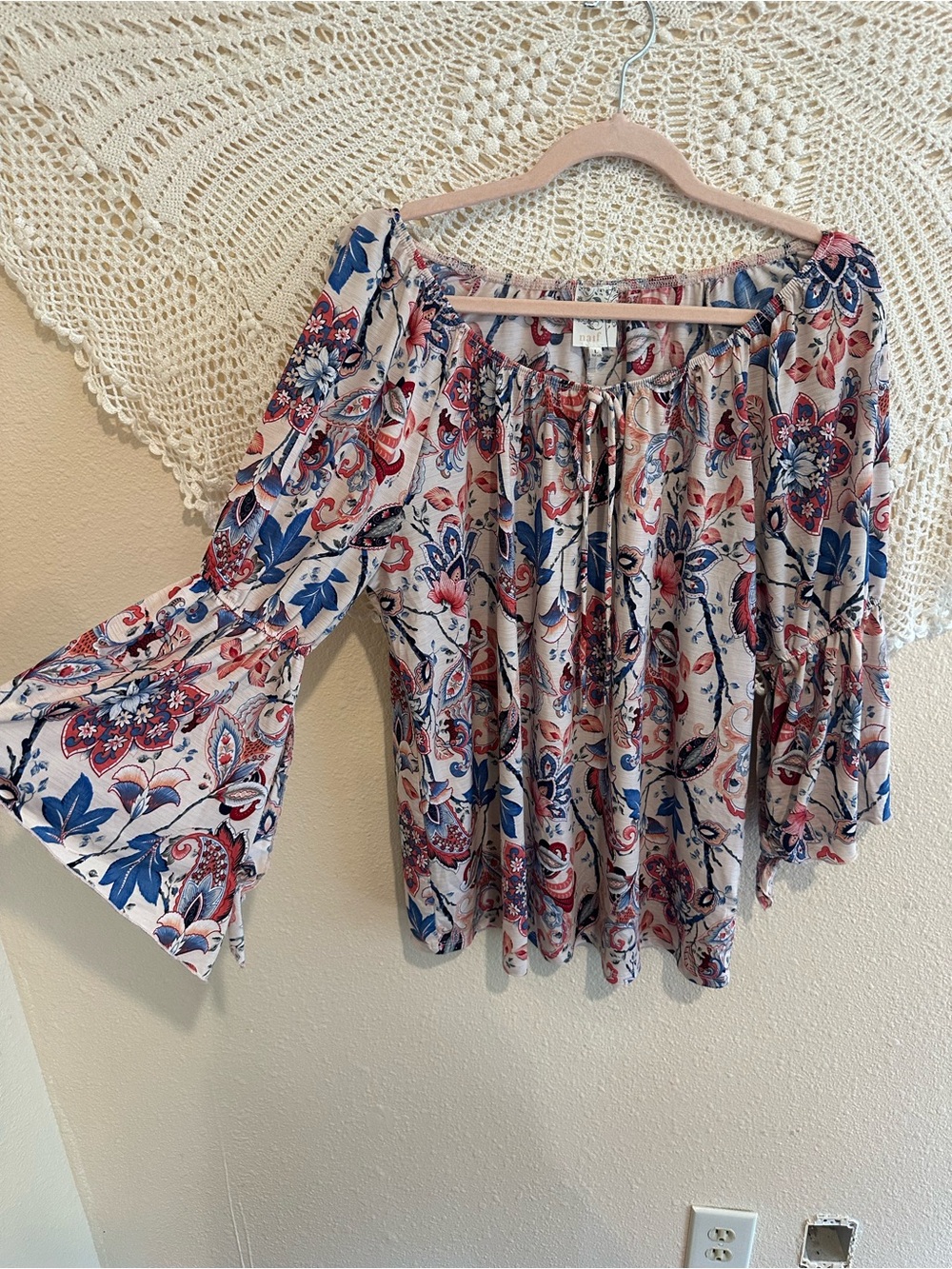 Naïf — Cream Multicolor Floral Bell-Sleeve Top